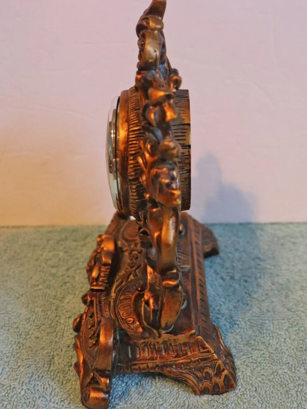 Vtg Ornate Resin Bronzeish goth /French Style Table Mantle Quartz Clock